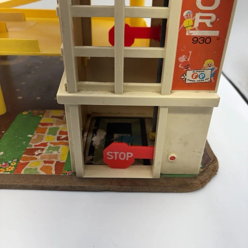 Fisher-Price elevator works